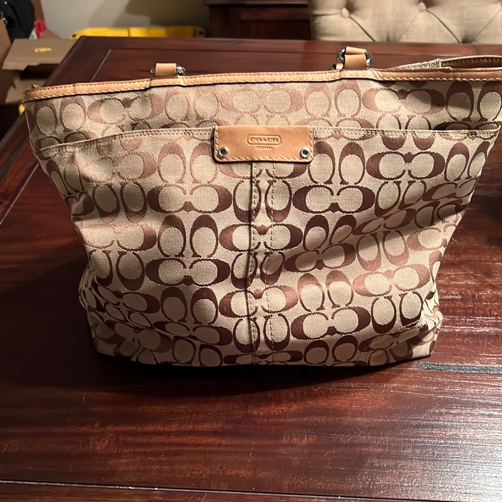 Vintage Coach Tote with zippered closure